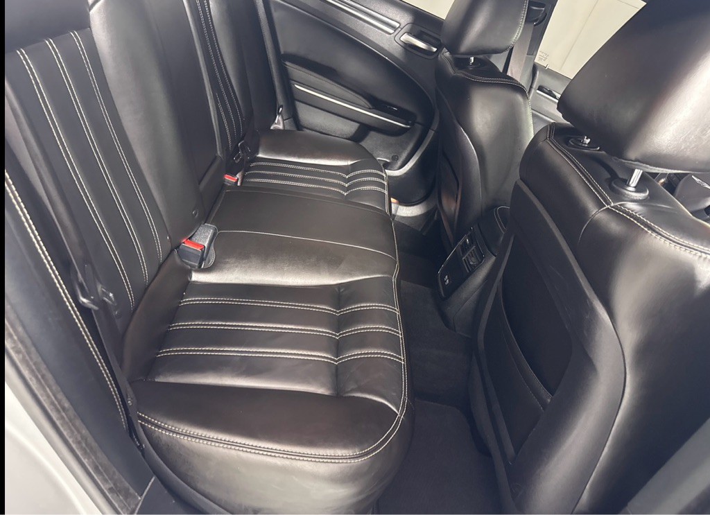 2021 Chrysler 300 Image 24