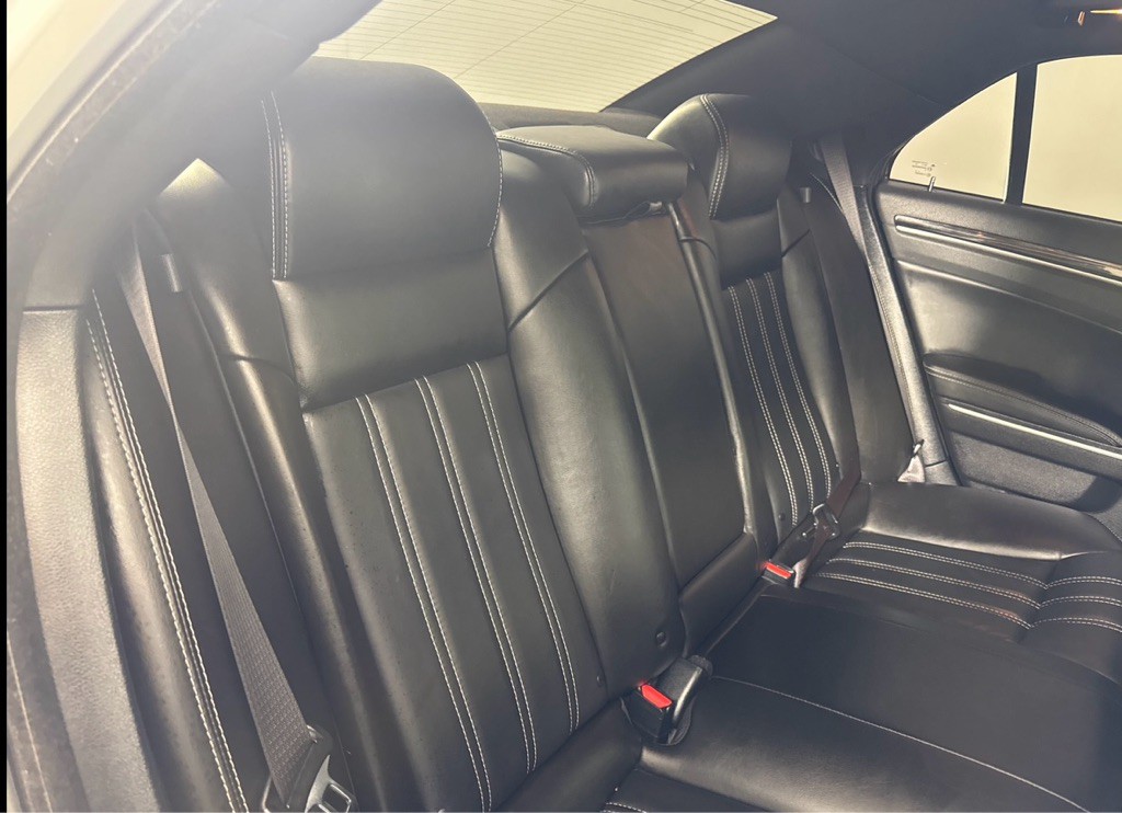 2021 Chrysler 300 Image 25