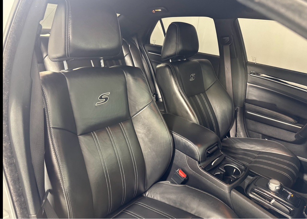 2021 Chrysler 300 Image 27