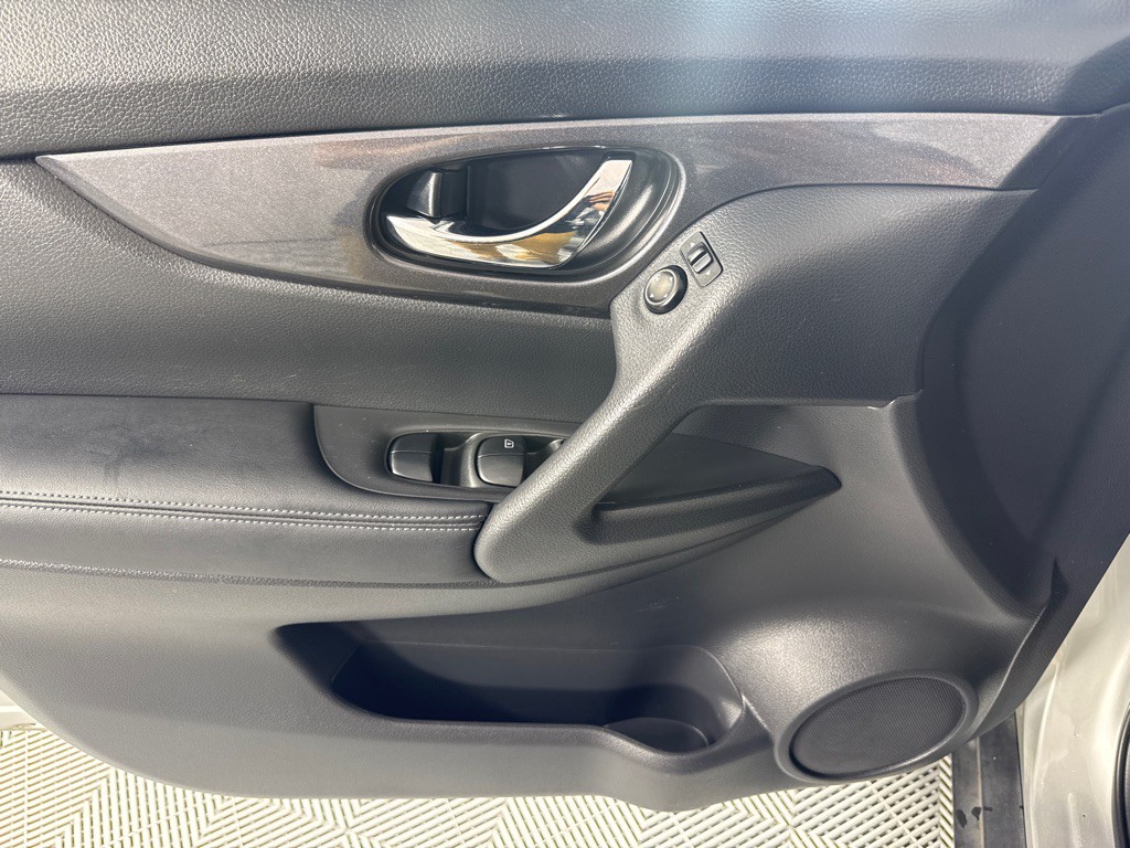 2019 Nissan Rogue Image 9