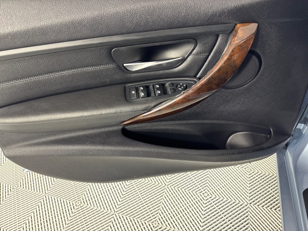 2014 BMW 3 Series Image 13