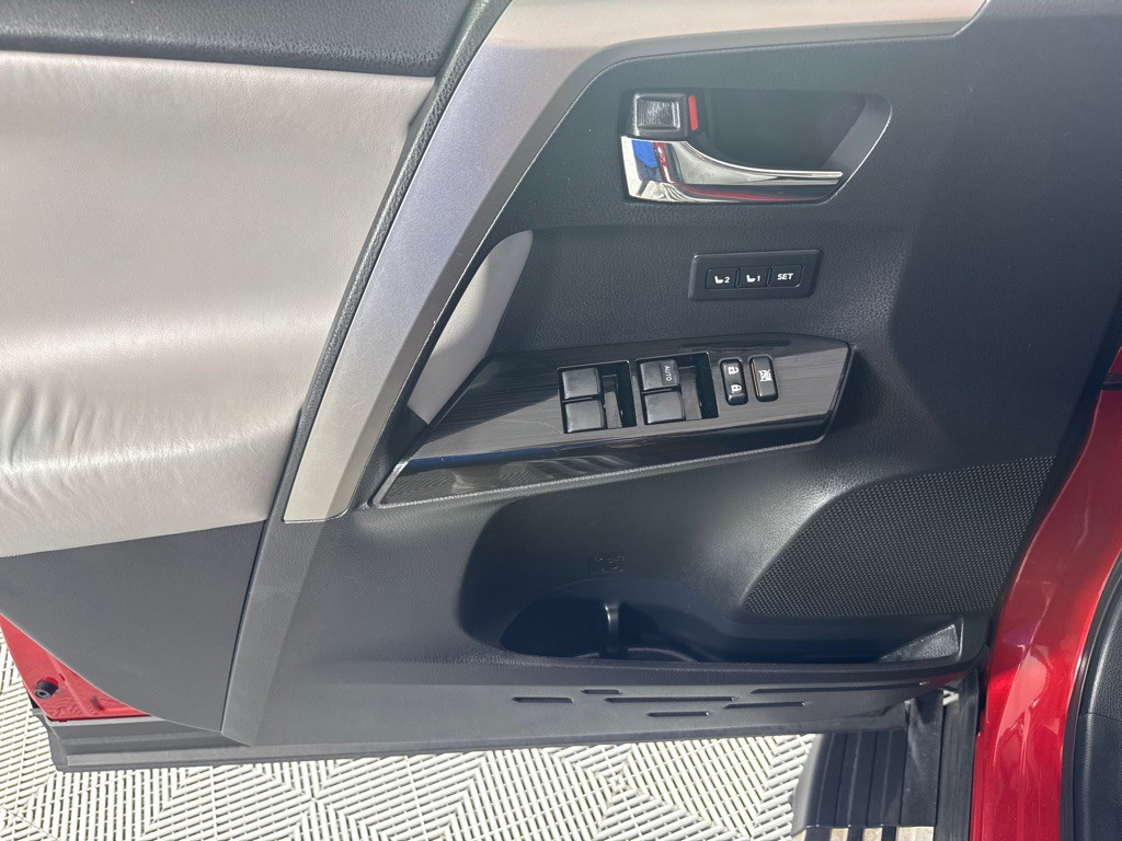 2017 Toyota Rav4 Image 9