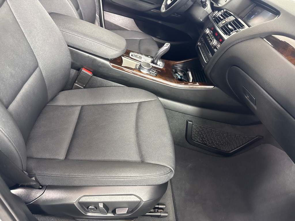 2017 BMW X3 Image 28