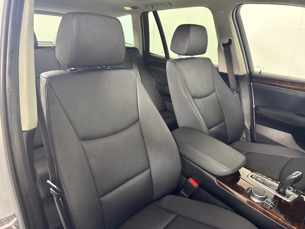 2017 BMW X3 Image 29