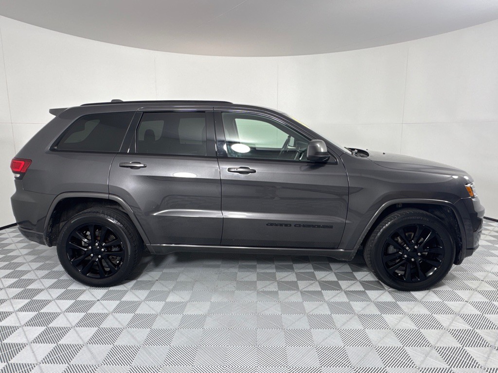 2017 Jeep Grand Cherokee Image 4