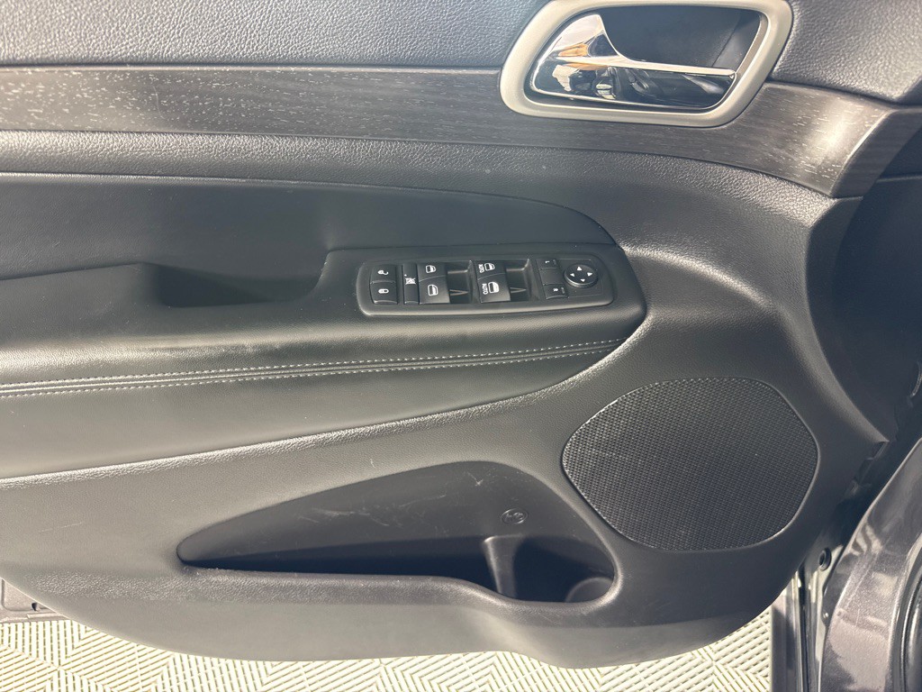 2017 Jeep Grand Cherokee Image 10