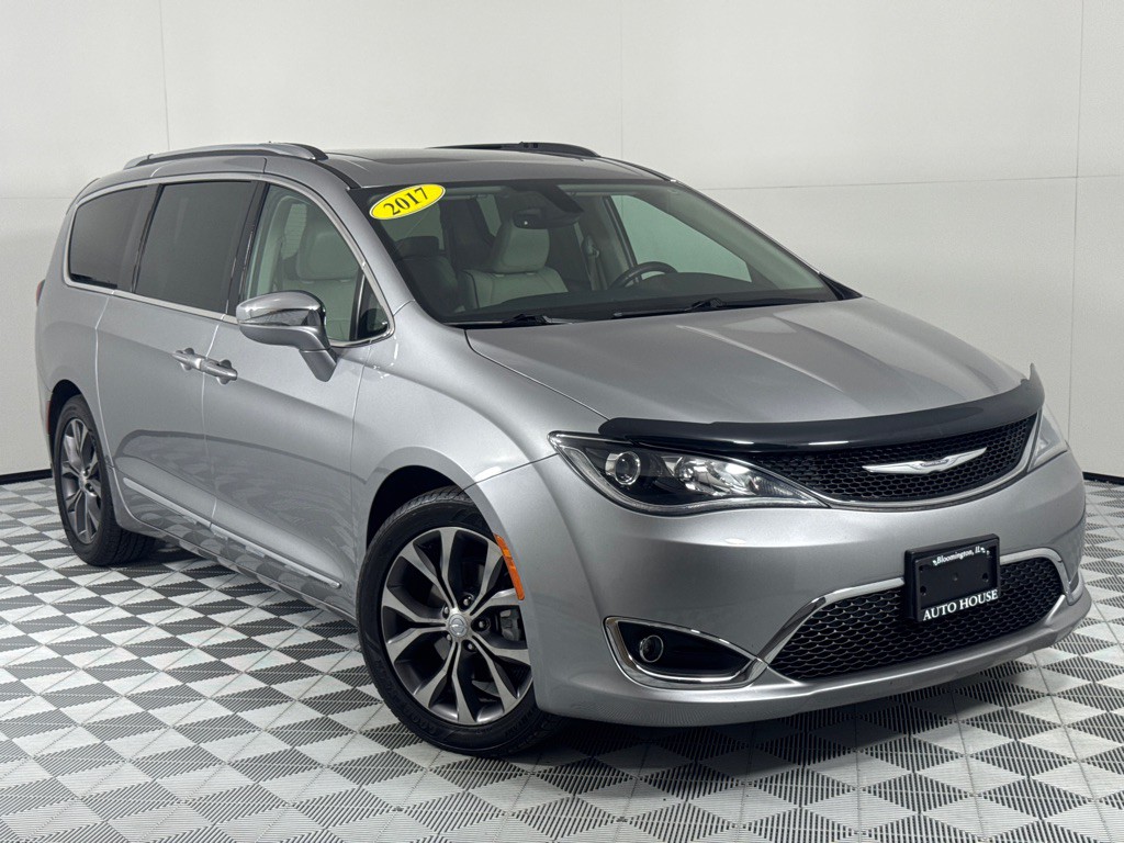 2017 Chrysler Pacifica Image 2