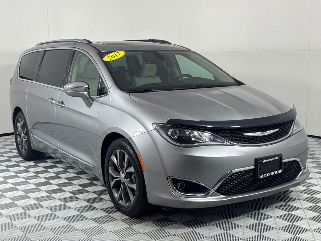2017 Chrysler Pacifica Image 3