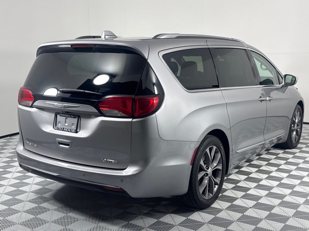 2017 Chrysler Pacifica Image 5