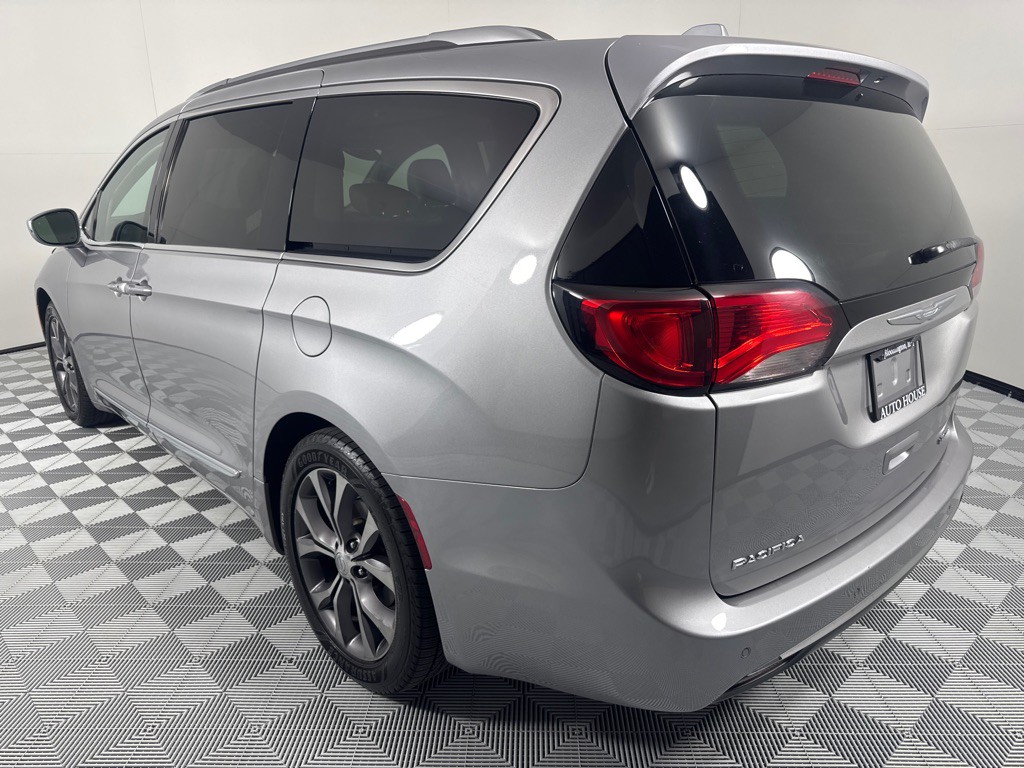 2017 Chrysler Pacifica Image 8