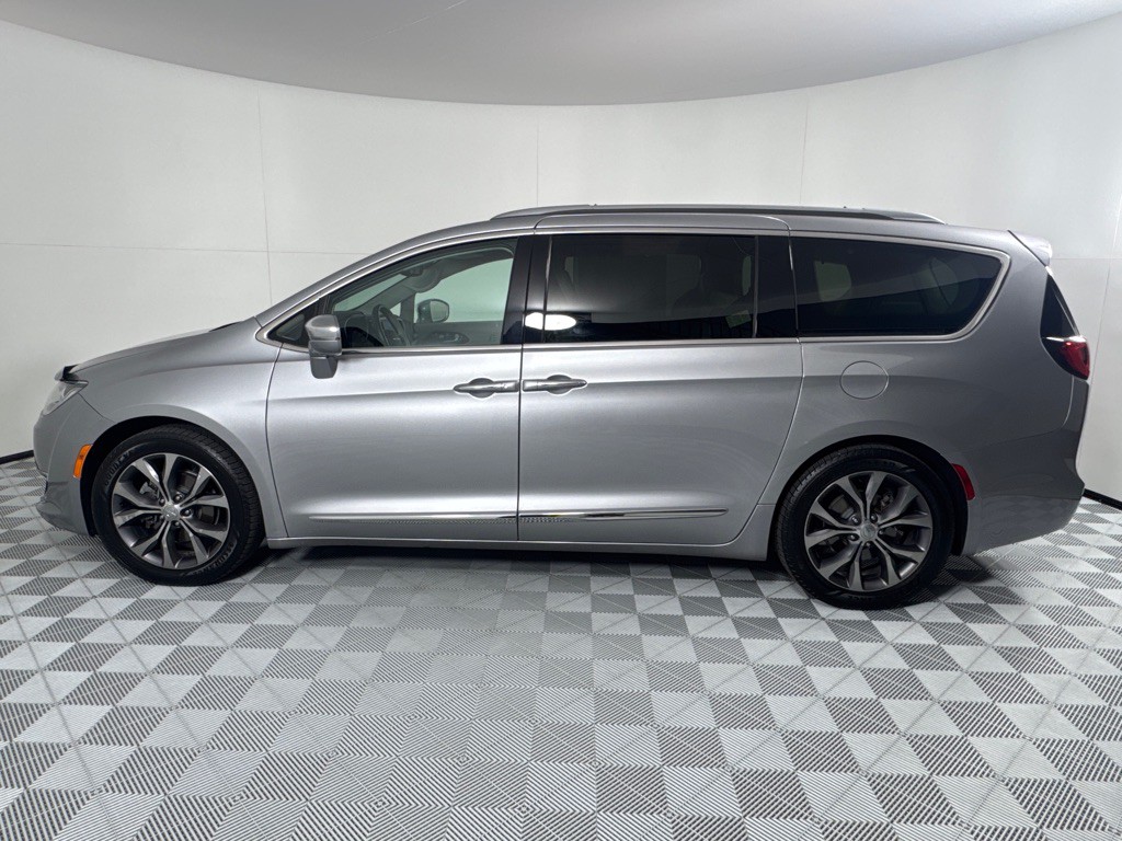 2017 Chrysler Pacifica Image 9