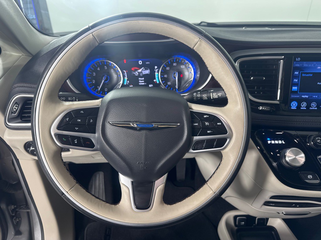 2017 Chrysler Pacifica Image 17