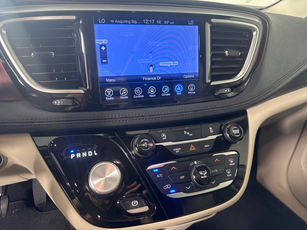 2017 Chrysler Pacifica Image 18