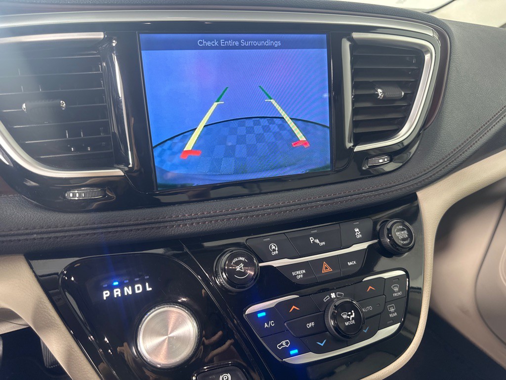 2017 Chrysler Pacifica Image 19