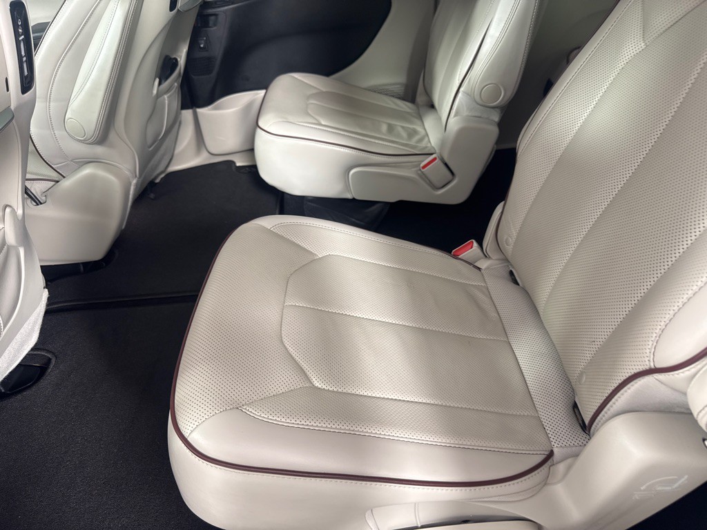 2017 Chrysler Pacifica Image 21