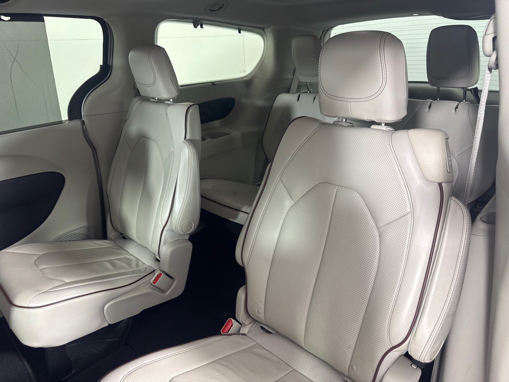 2017 Chrysler Pacifica Image 22