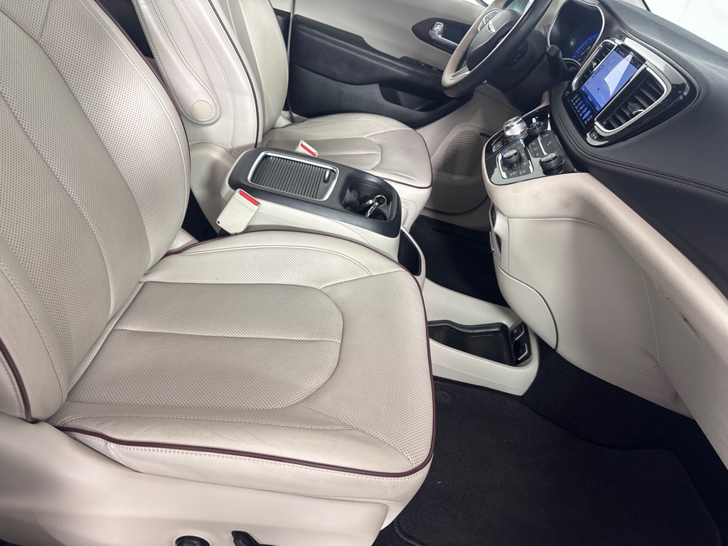 2017 Chrysler Pacifica Image 27