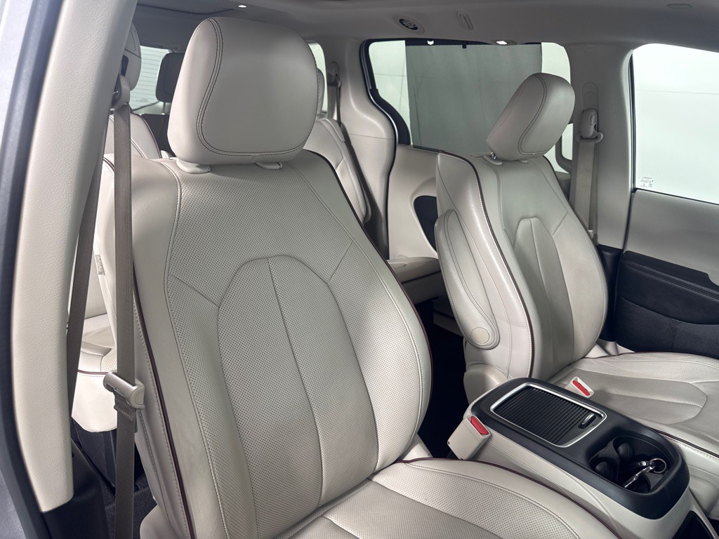 2017 Chrysler Pacifica Image 28