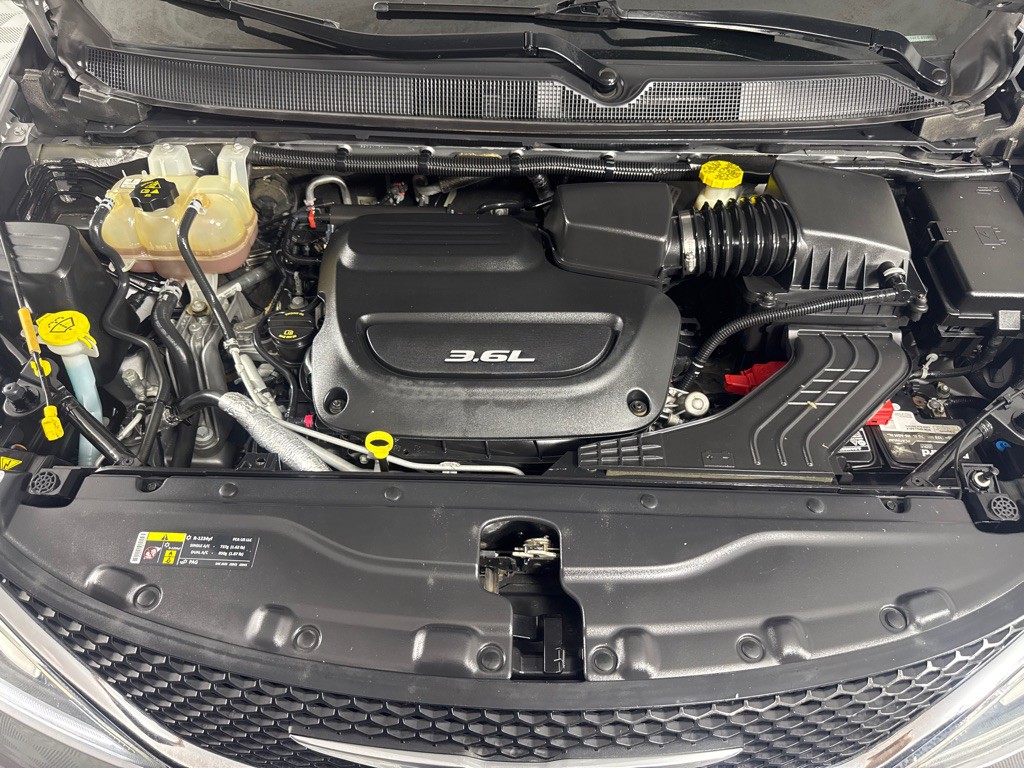 2017 Chrysler Pacifica Image 32