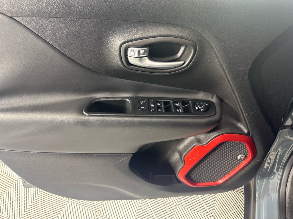 2016 Jeep Renegade Image 8