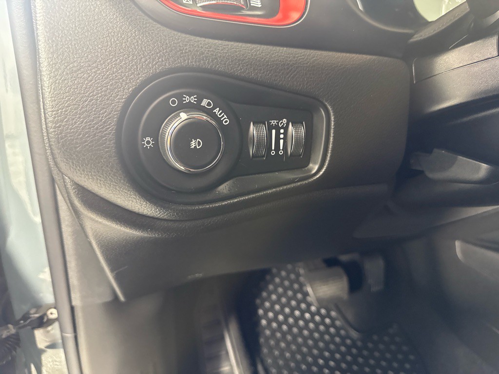 2016 Jeep Renegade Image 12