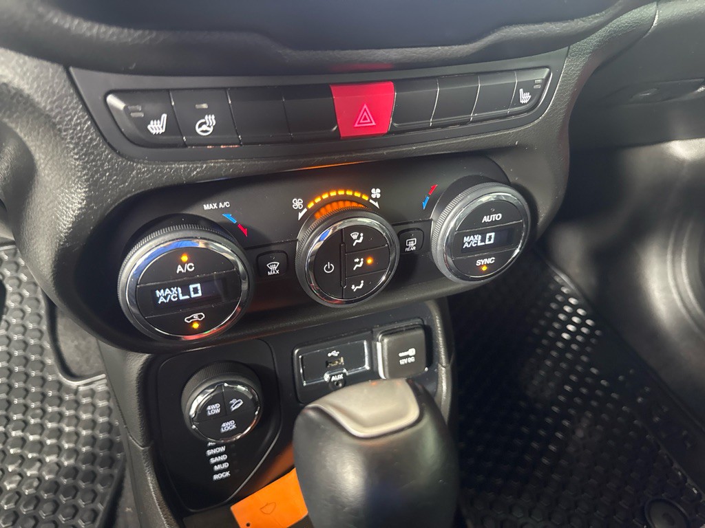 2016 Jeep Renegade Image 16