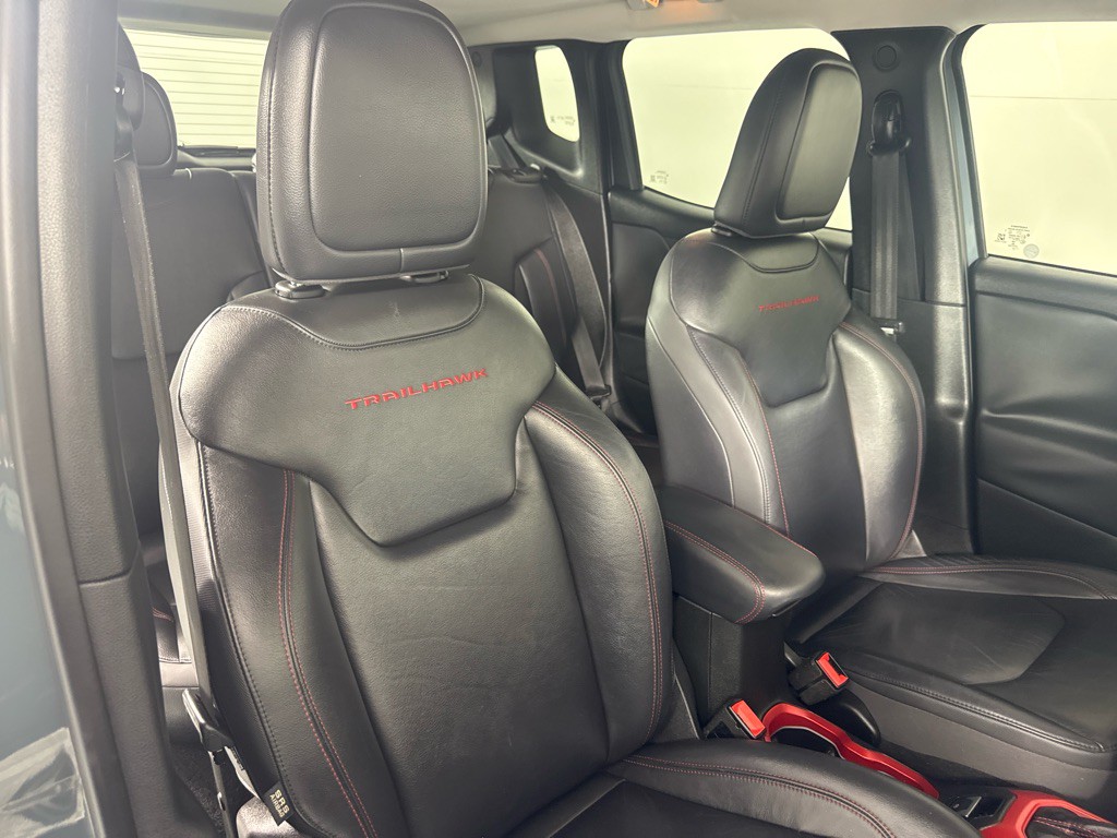 2016 Jeep Renegade Image 24