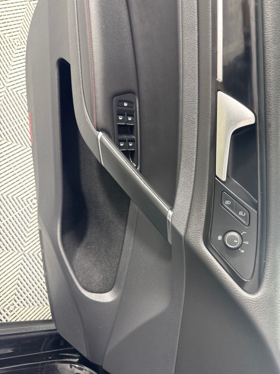 2015 Volkswagen GTI Image 12