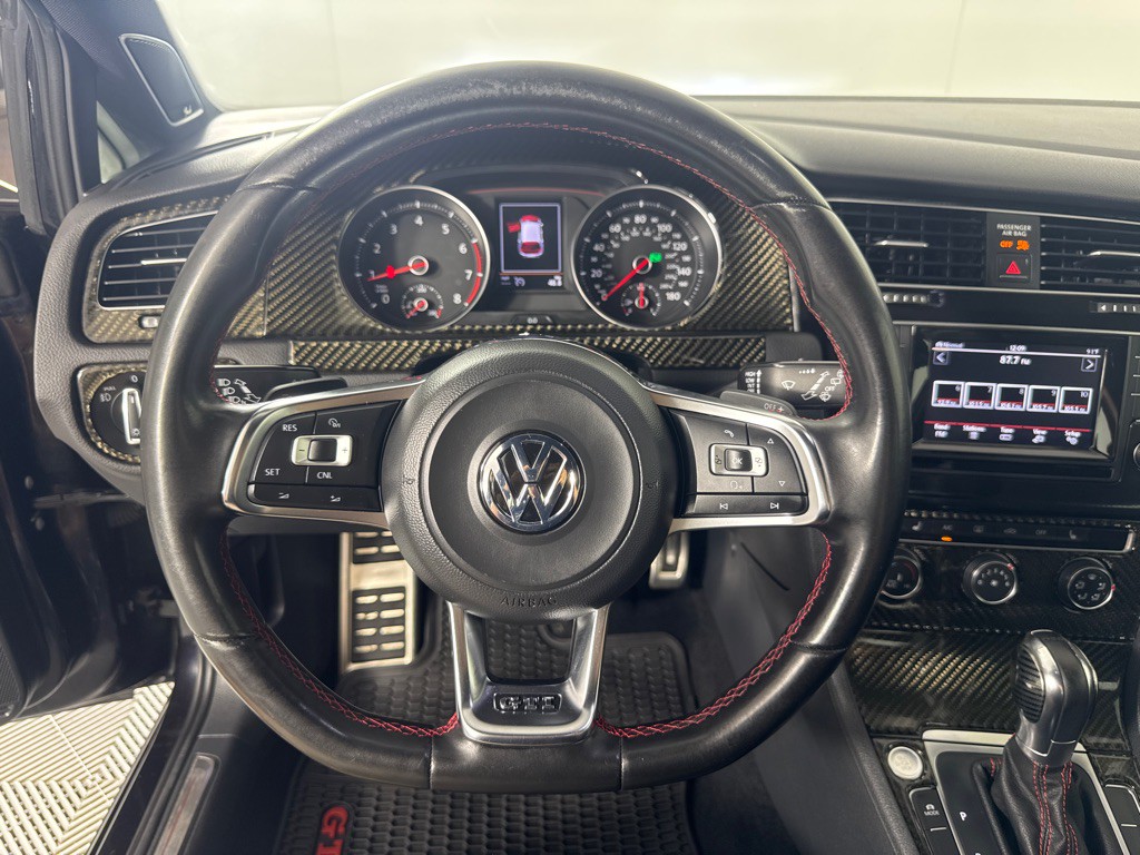 2015 Volkswagen GTI Image 17