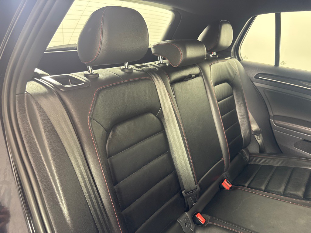 2015 Volkswagen GTI Image 24