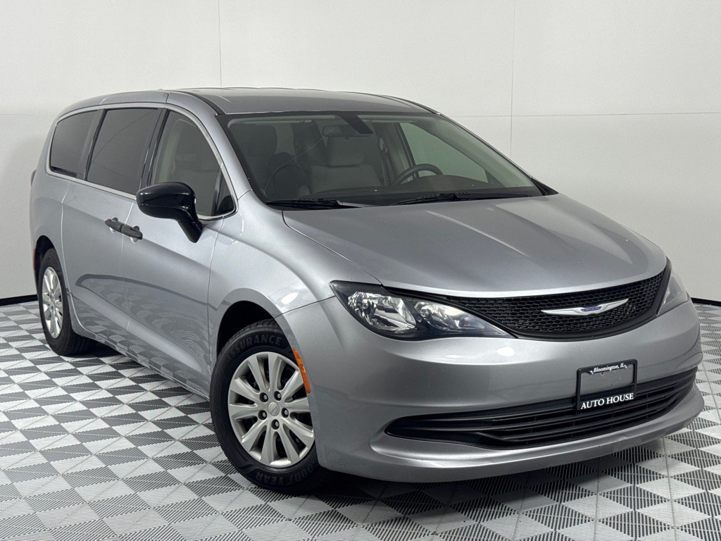 2020 Chrysler Voyager Image 2