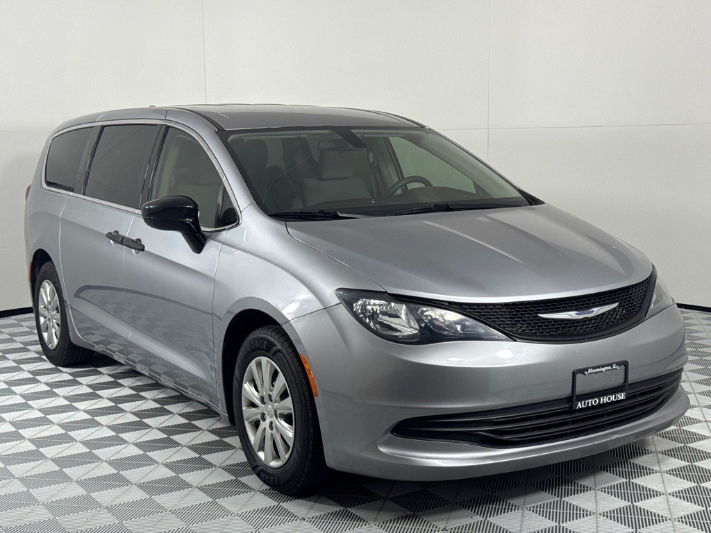 2020 Chrysler Voyager Image 3