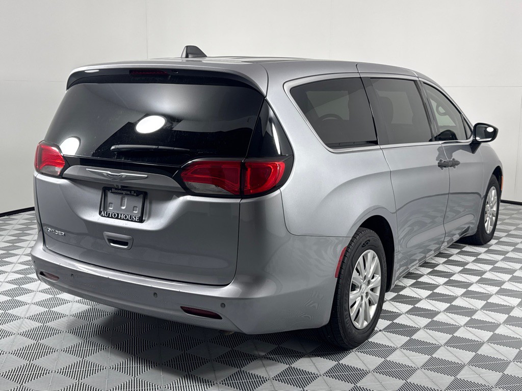 2020 Chrysler Voyager Image 5