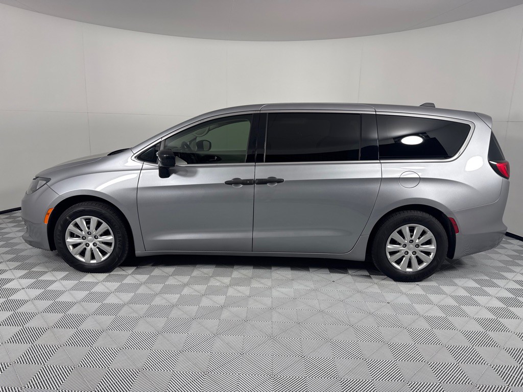 2020 Chrysler Voyager Image 7
