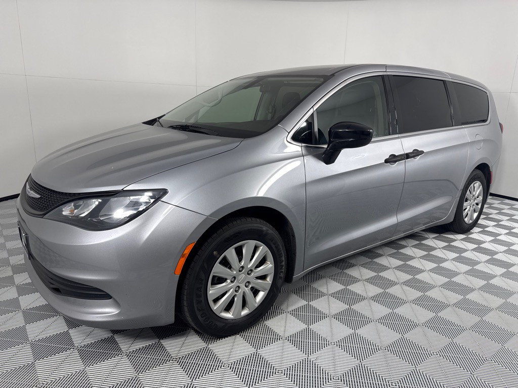 2020 Chrysler Voyager Image 8