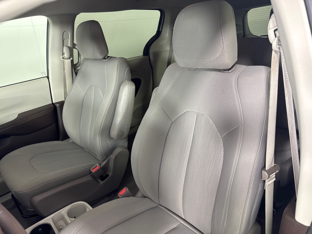 2020 Chrysler Voyager Image 11
