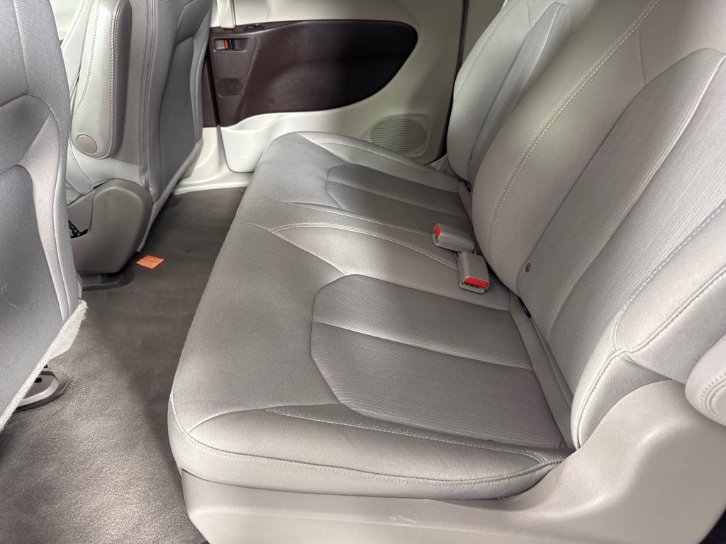 2020 Chrysler Voyager Image 16