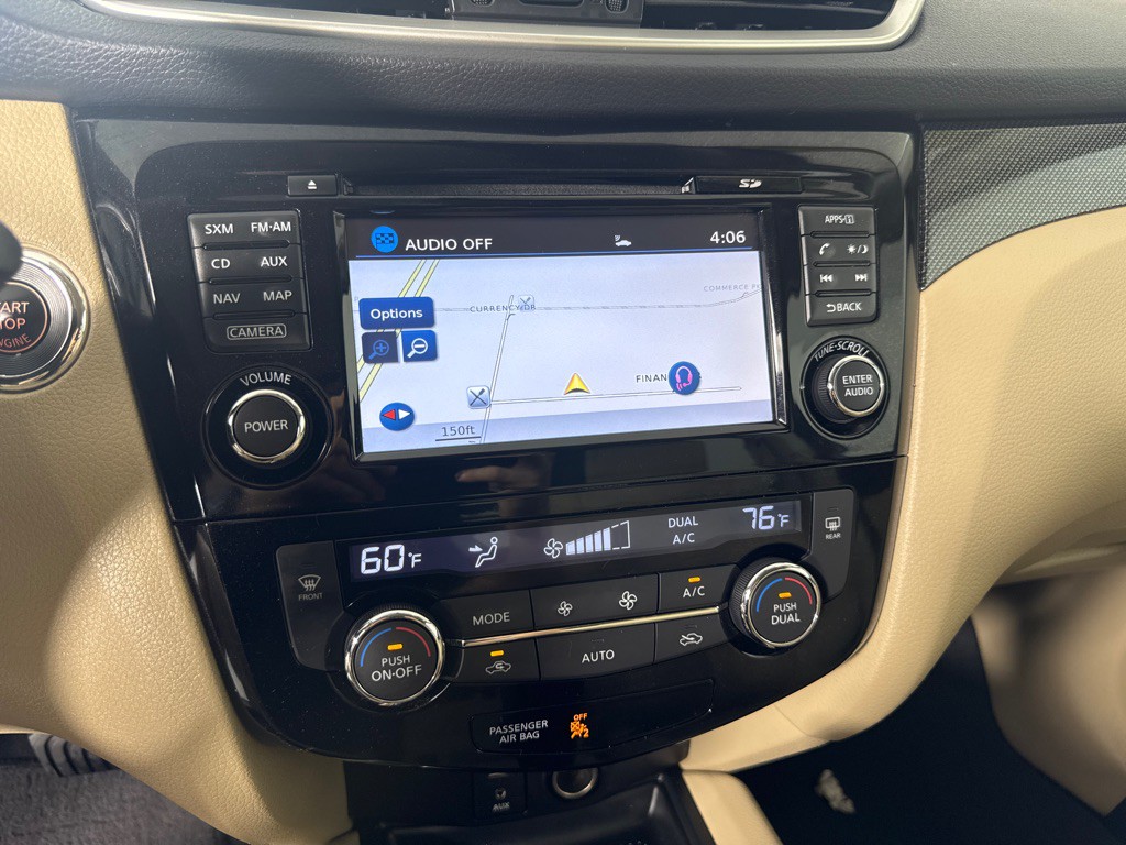 2016 Nissan Rogue Image 16