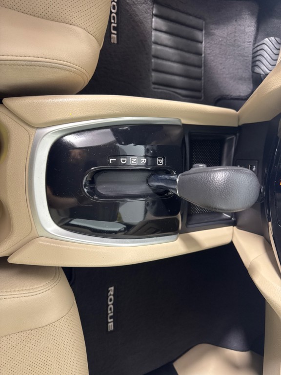 2016 Nissan Rogue Image 18