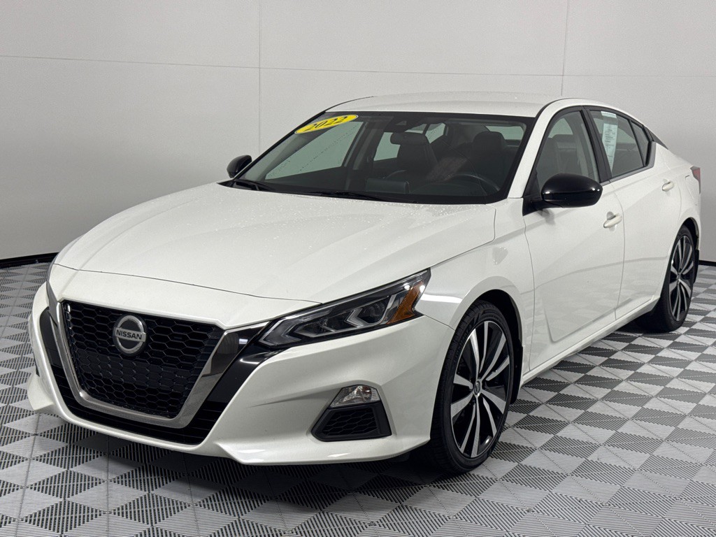 2022 Nissan Altima Image 10