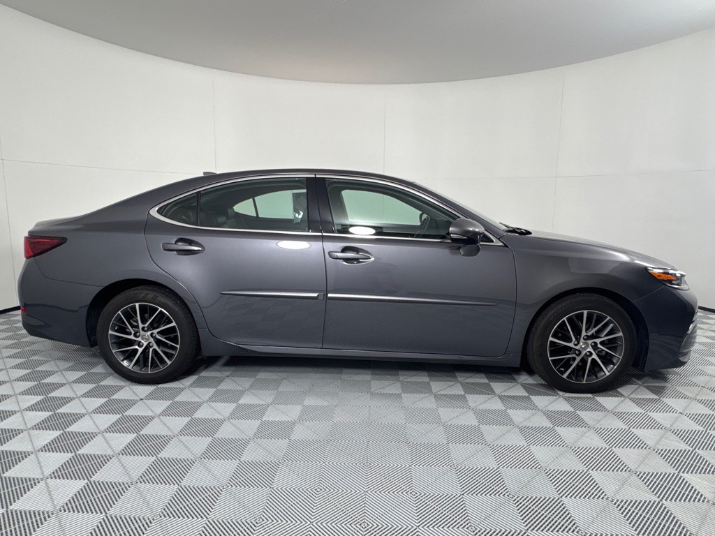 2016 Lexus ES Image 4