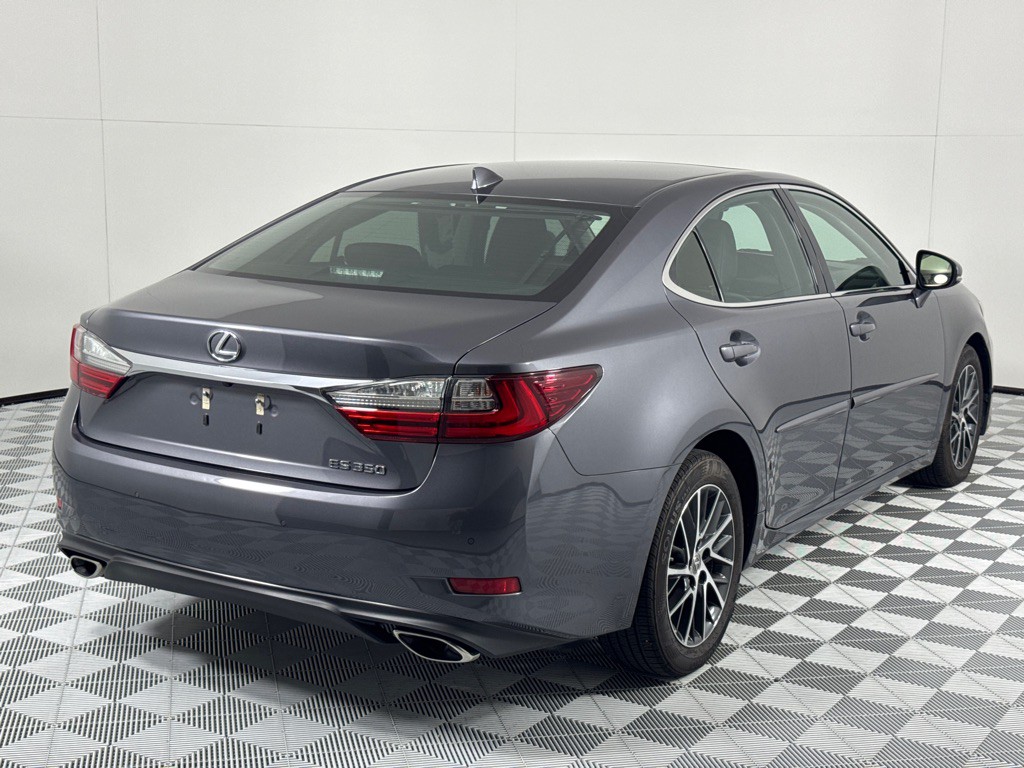 2016 Lexus ES Image 5