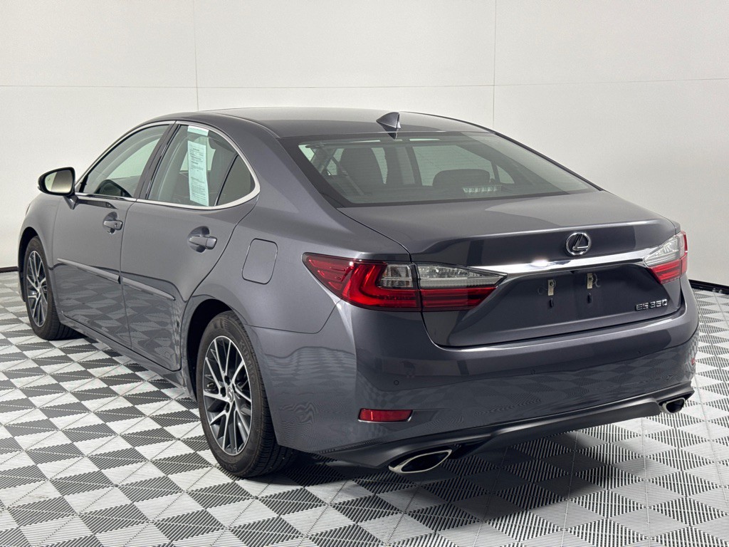 2016 Lexus ES Image 7