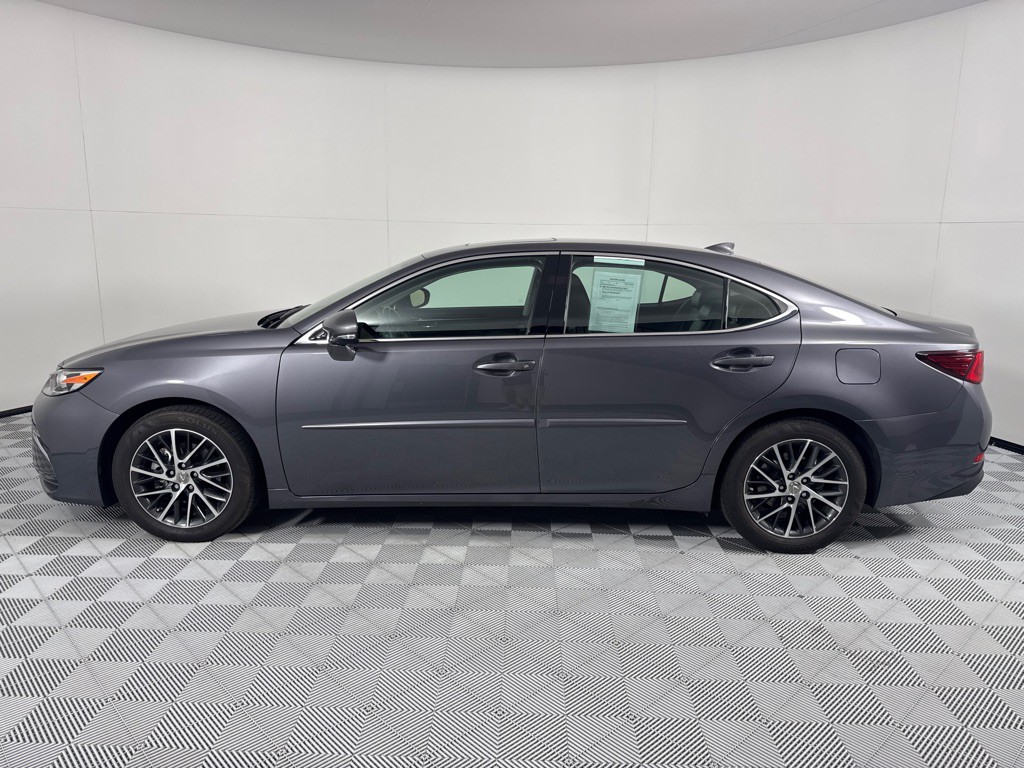 2016 Lexus ES Image 9
