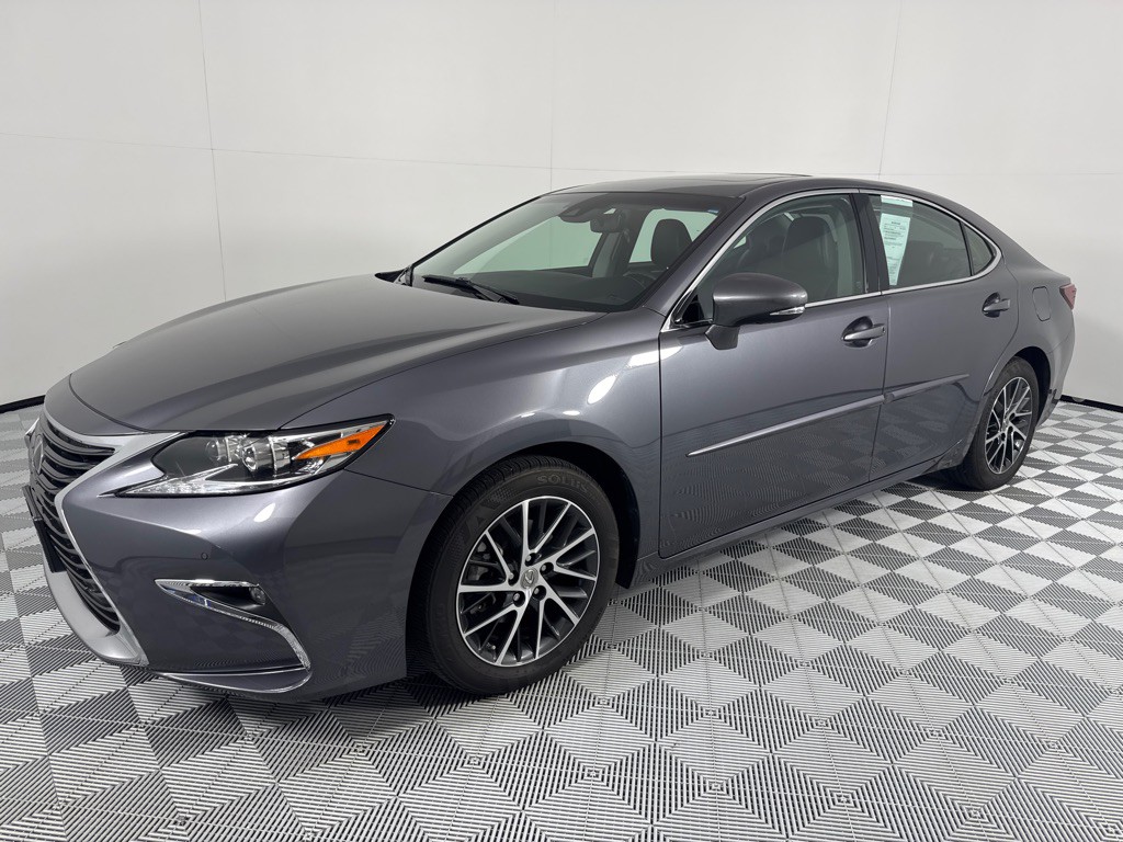 2016 Lexus ES Image 10