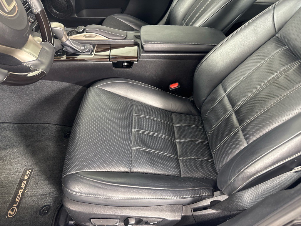 2016 Lexus ES Image 14
