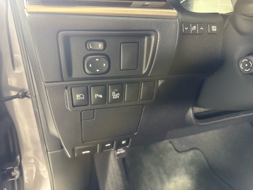 2016 Lexus ES Image 17