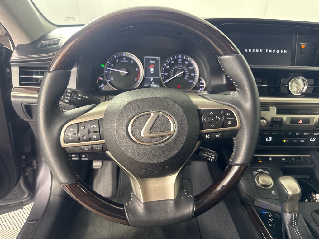 2016 Lexus ES Image 18