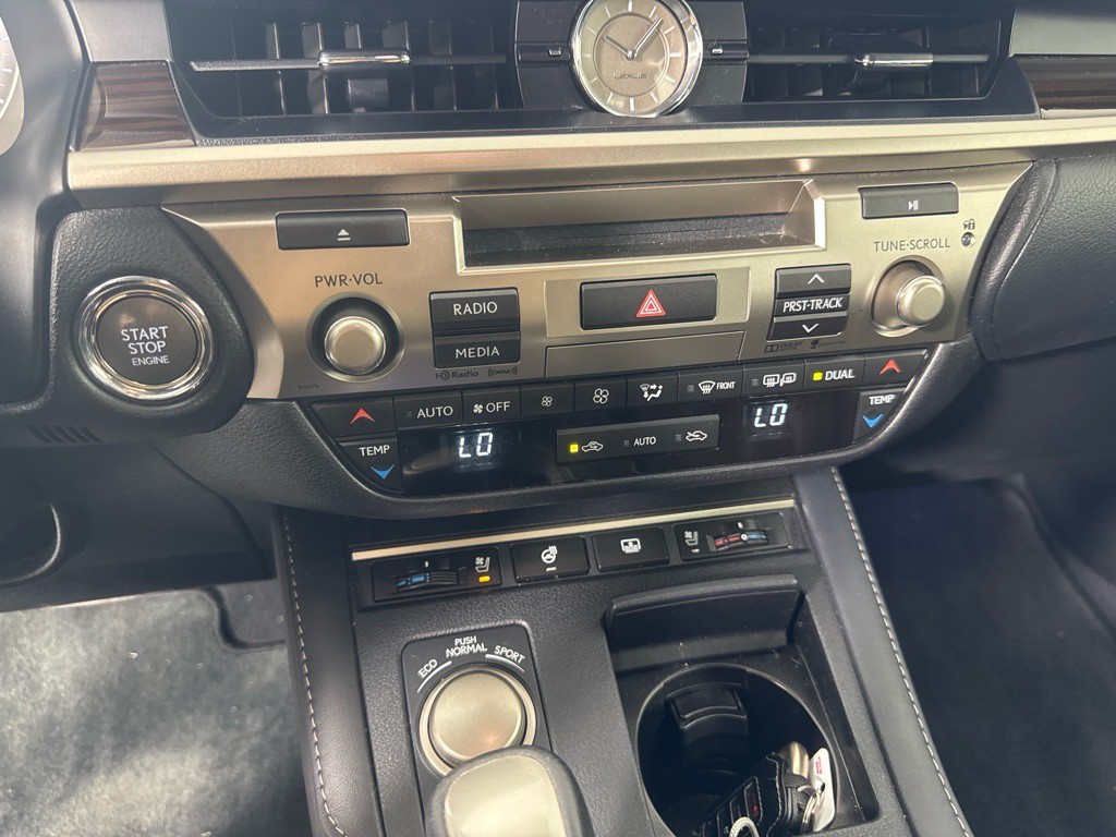 2016 Lexus ES Image 21