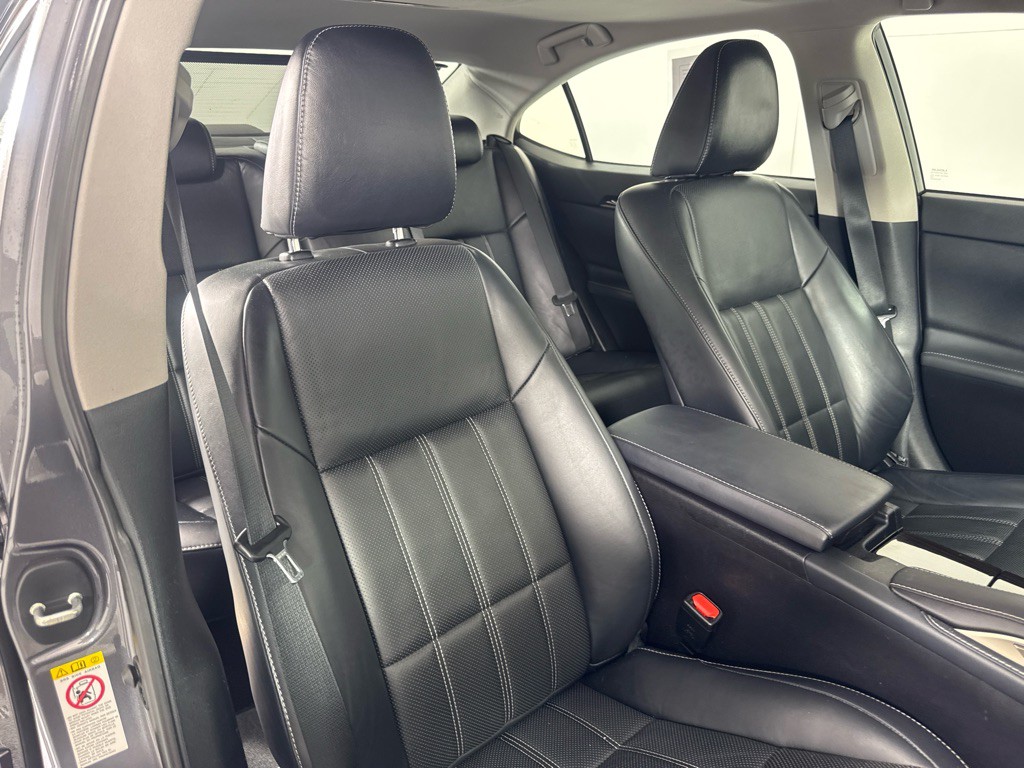 2016 Lexus ES Image 28